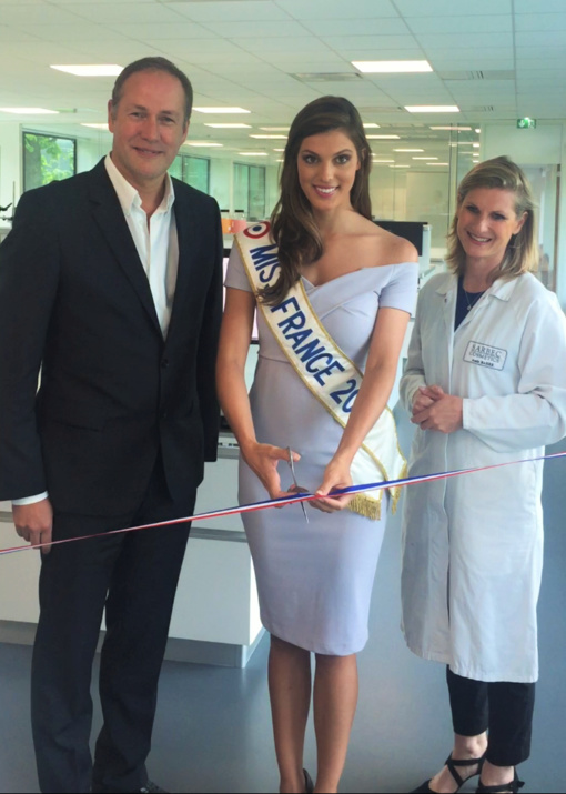 Inauguration des nouveaux laboratoires de Sarbec Cosmetics par Miss France 2016 en présence d'Eric Jacquemet et d'Aude Barrée, directrice R&D
